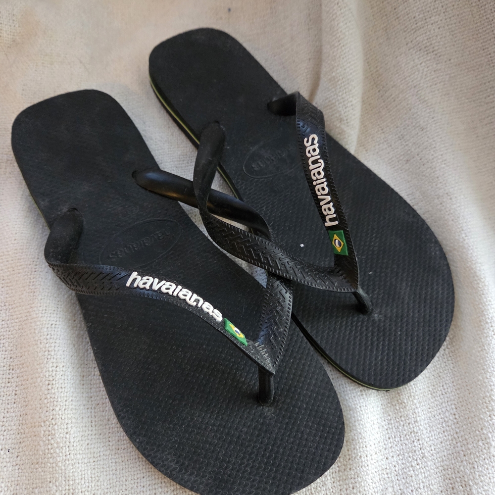 Havaianas Black Flip Flops with Logo Accent